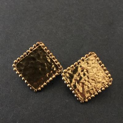 Nice vintage Gold tone hammered clip on earrings