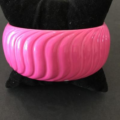 Cute, vintage, hot pink bangle bracelet