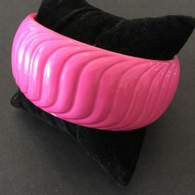 Cute, vintage, hot pink bangle bracelet