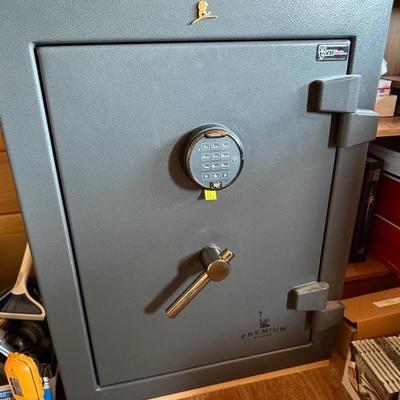 Small Heavy Duty Gun or Jewelry Safe
