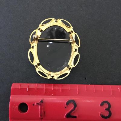Beautiful, black onyx, vintage, goldtone, oval brooch
