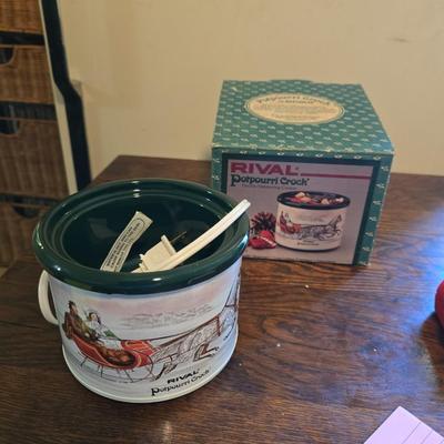 Potpourri crock