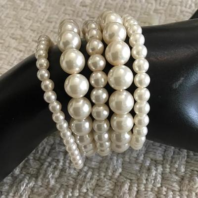 Faux pearl stretch bracelets set