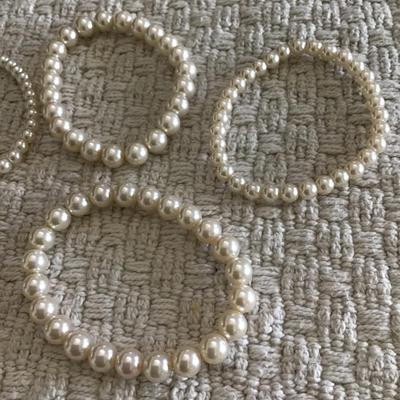 Faux pearl stretch bracelets set