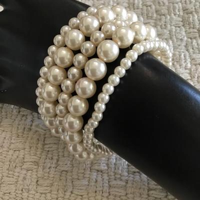 Faux pearl stretch bracelets set