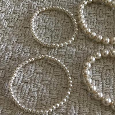Faux pearl stretch bracelets set