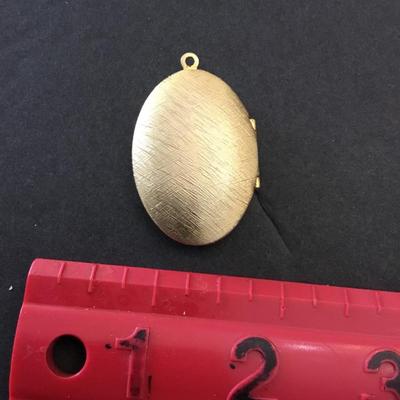 Vintage 1971 friend more Moppetts locket