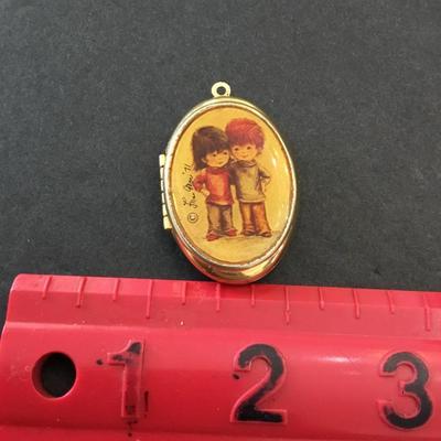 Vintage 1971 friend more Moppetts locket