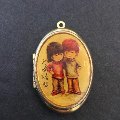 Vintage 1971 friend more Moppetts locket