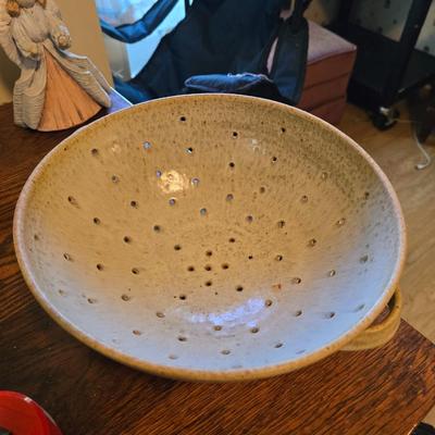 Ceramic strainer