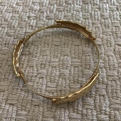 Gold tone bracelet