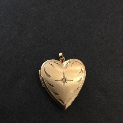 Beautiful, vintage, gold filled heart locket pendant