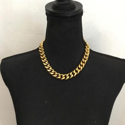 Heavy chunky, excellent condition gold toned chain necklace