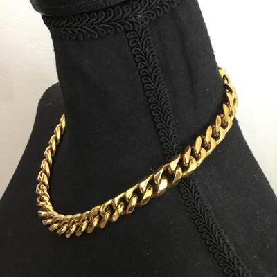 Heavy chunky, excellent condition gold toned chain necklace