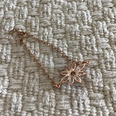 Beautiful bracelet with authentic crystal