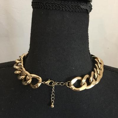Nice Big chunky gold tone chain necklace
