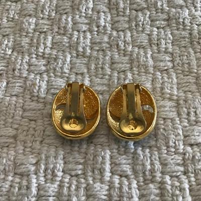 Vintage clip-on earrings