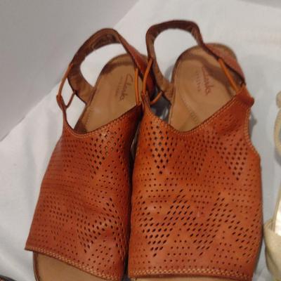 Collection of Ladies Shoes- Assorted Makers: Alegria, Clark's, Madeline, Franco Sarto - Approx Sixe 8 1/2