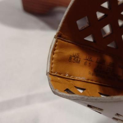Collection of Ladies Shoes- Assorted Makers: Alegria, Clark's, Madeline, Franco Sarto - Approx Sixe 8 1/2