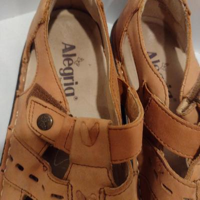 Collection of Ladies Shoes- Assorted Makers: Alegria, Clark's, Madeline, Franco Sarto - Approx Sixe 8 1/2