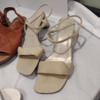 Collection of Ladies Shoes- Assorted Makers: Alegria, Clark's, Madeline, Franco Sarto - Approx Sixe 8 1/2
