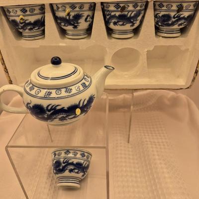Sale Photo Thumbnail #438: New, Teapot and 4 cups