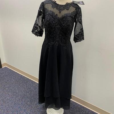Sale Photo Thumbnail #450: Size XL   100% polyester   Maxi length
New with tags
Lace bodice, flowy chiffon skirt, 3/4 lngth sleeves  Back zipper
Wedding party dress