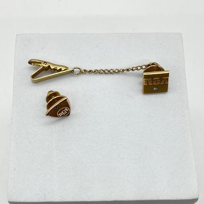 LOT 70J: Two 10K Gold Vintage RCA Pins - 3.8 gtw