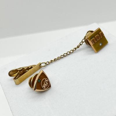 LOT 70J: Two 10K Gold Vintage RCA Pins - 3.8 gtw