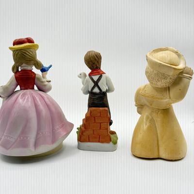 LOT 106: Large Vintage Ceramics Collection