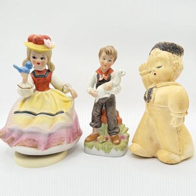 LOT 106: Large Vintage Ceramics Collection