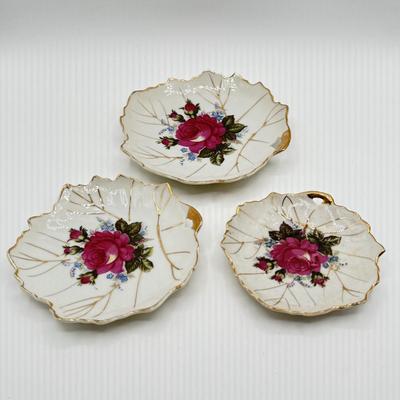 LOT 106: Large Vintage Ceramics Collection