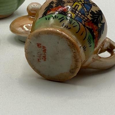 LOT 106: Large Vintage Ceramics Collection