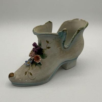 LOT 106: Large Vintage Ceramics Collection