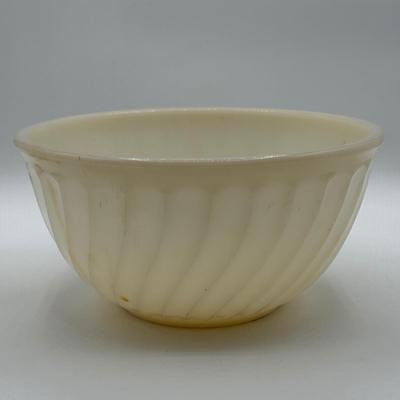 LOT 107: Collection of Ceramic Kitchenware - Corningware, Fire King & More!