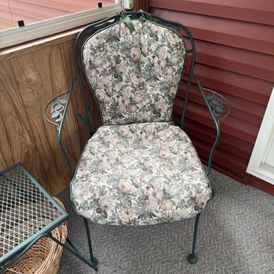 LOT 113P: Vintage Porch Furniture Set - Measurements below