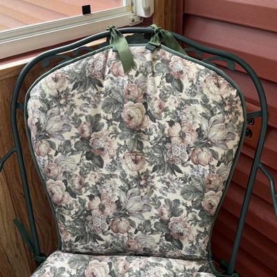 LOT 113P: Vintage Porch Furniture Set - Measurements below