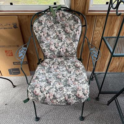 LOT 113P: Vintage Porch Furniture Set - Measurements below