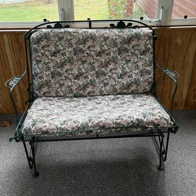 LOT 113P: Vintage Porch Furniture Set - Measurements below