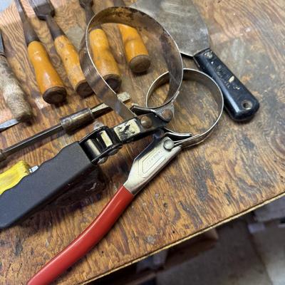 LOT 114G: Large Collection of Vintage Tool