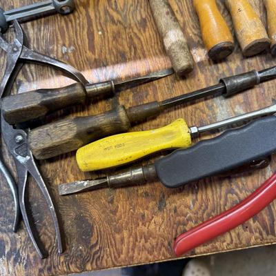 LOT 114G: Large Collection of Vintage Tool