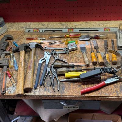 LOT 114G: Large Collection of Vintage Tool
