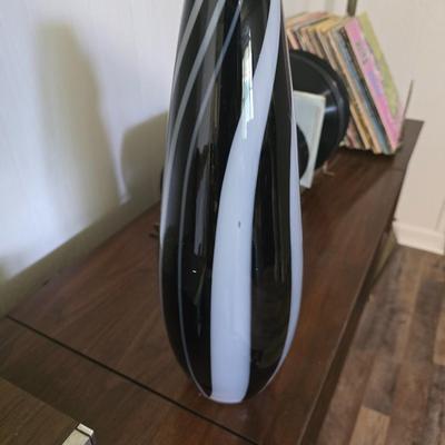Black and white vase