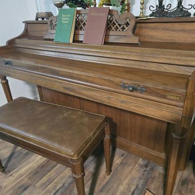 Piano consolette w bench