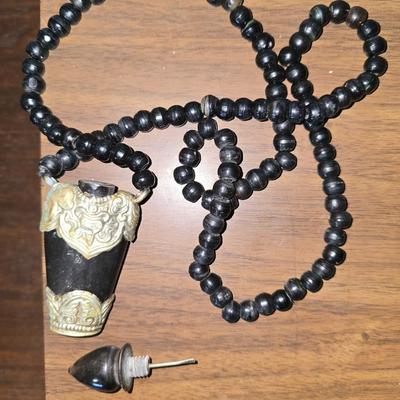Ladies necklace hide away