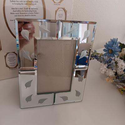 CRAFT KITS, PHOTO FRAMES, NEW TEA TOWELS AND MORE