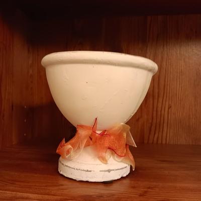 MANY DECORATIVE MARBLES/ROCKS AND VASES/CONTAINERS