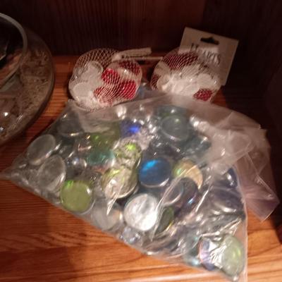 MANY DECORATIVE MARBLES/ROCKS AND VASES/CONTAINERS
