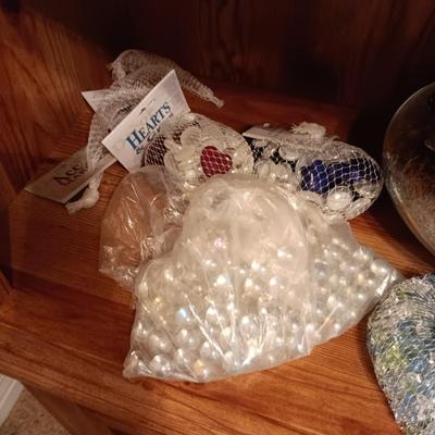 MANY DECORATIVE MARBLES/ROCKS AND VASES/CONTAINERS