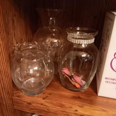 MANY DECORATIVE MARBLES/ROCKS AND VASES/CONTAINERS